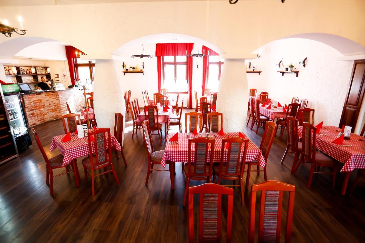 Un Pizzico Di Italiano Etterem Es Panzio Bed & Breakfast Nyíregyháza Екстериор снимка
