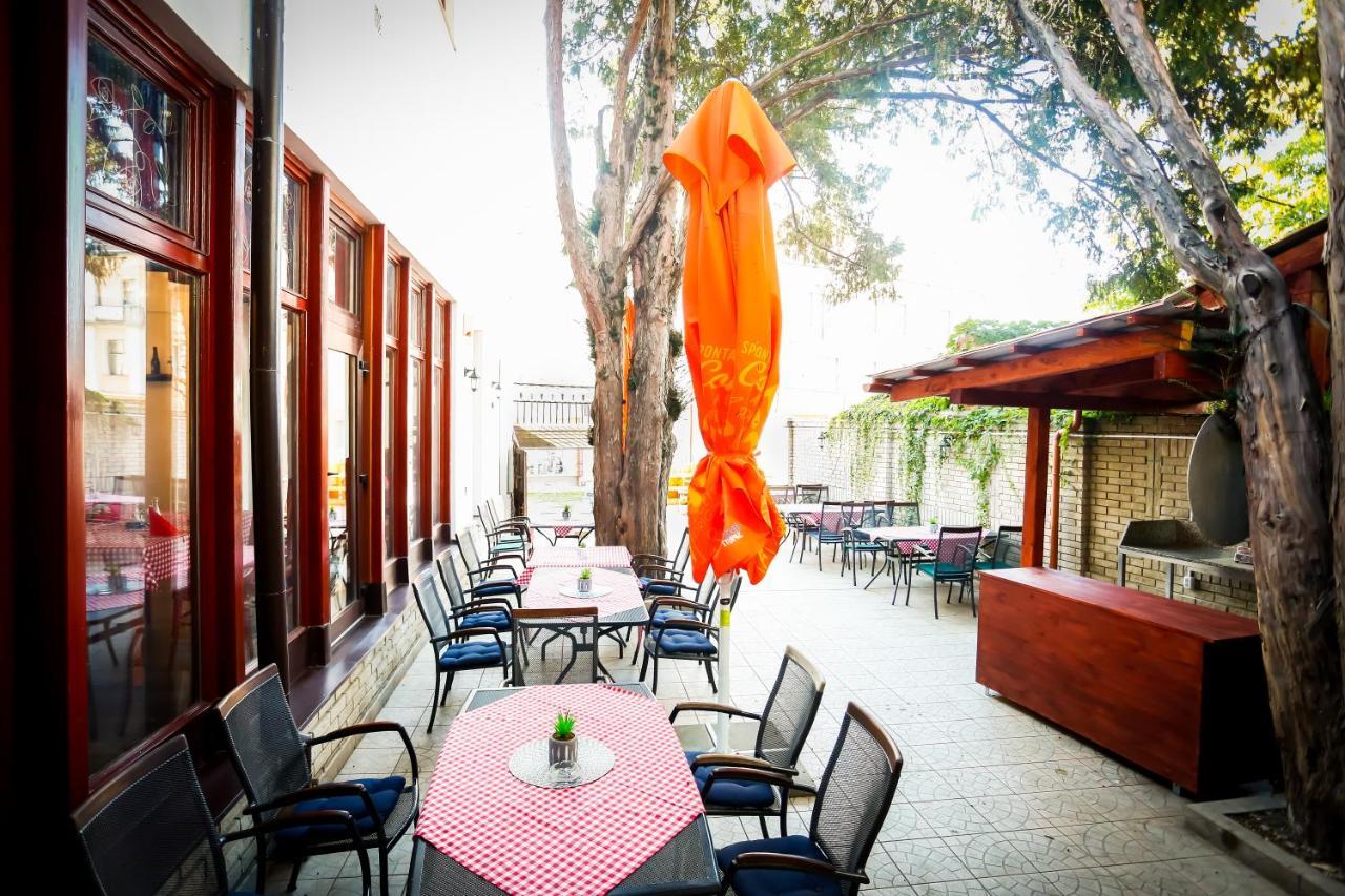 Un Pizzico Di Italiano Etterem Es Panzio Bed & Breakfast Nyíregyháza Екстериор снимка